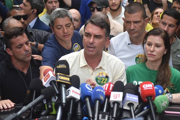 RIO DE JANEIRO, RJ - 04.10.2026: 2026 ELECTIONS IN RIO DE JANEIRO - Flavio Bolsonaro votes in Rio de Janeiro this Sunday, October 4th, election day for President of Brazil. x3024766x  CristianexMota