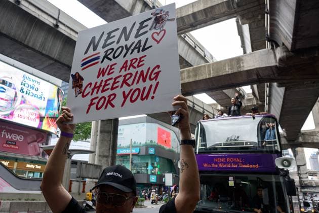 Nene Royal celebrates AGT victory in Bangkok BANGKOK, THAILAND, OCTOBER 4, 2026: Thai singer and guitarist Nene Royal takes part in a victory parade through central Bangkok following her win on Season 21 of America s Got Talent. The 16-year-old, who became the first Thai contestant to win the competition, was welcomed by fans during the Welcome NENE ROYAL: Win The World for Thailand celebration organized by Siam Piwat and private-sector partners. The parade began at Siam Paragon and travelled through central Bangkok before returning to the shopping complex for a welcome event. Bangkok Thailand Copyright: x xWatsawatxKoktabtimx xJNAxPressx