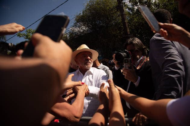 SaO PAULO, SP - 04.10.2026: 2026 ELECTIONS SP - President Luiz Inacio Lula da Silva votes at the Joao Firmino Correia de Araujo School, on the morning of this Sunday (04) in Sao Bernardo do Campo, SP. x3024822x  RodileixMorais