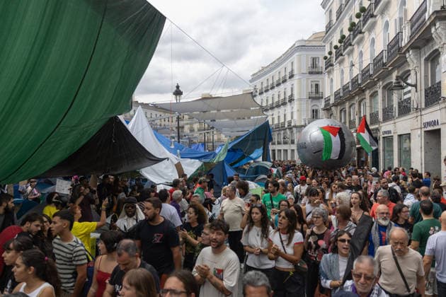 Rally in Support of Gaza, Madrid: A large crowd gathered during a rally in support of the people of Gaza on October 4, 2026, in Madrid, Spain. The RESCOP platform—Solidarity Network Against the Occupation of Palestine—backed by labor organizations such as the General Confederation of Labor (CGT), has called for a nationwide demonstration in solidarity with Palestine, under the slogan The Genocide Continues, seeking to draw attention to the ongoing plight of the Palestinian people. OCTOBER 4, 2026 Ananda Manjó Madrid, Spain  Copyright: xAnandaxManjonx 7819968
