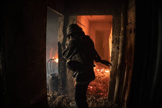Aftermath of Russian attack on Ukraine s Kramatorsk KRAMATORSK, UKRAINE - OCTOBER 4: Ukrainian firefighters try to put out a fire following several Russian attacks on a residential area in Kramatorsk, Ukraine, 4 October 2026 Diego Herrera Carcedo Anadolu Kramatorsk Ukraine. Editorial use only. Please get in touch for any other usage.  Copyright: x2026xAnadoluxDiegoxHerreraxCarcedox
