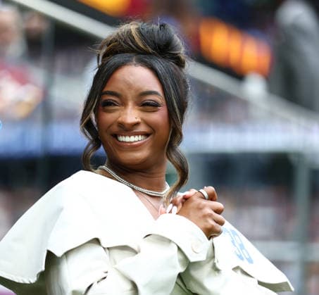 October 4, 2026, London, England, United Kingdom: US artistic gymnastics legends SIMONE BILES attends the NFL 2026 27 regular season matchday 4 between INDIANAPOLIS COLTS and WASHINGTON COMMANDERS at the Tottenham Hotspur Stadium in London, United Kingdom. London United Kingdom  - ZUMAc179 20261004_zep_c179_003 Copyright: xMickaelxChavetx