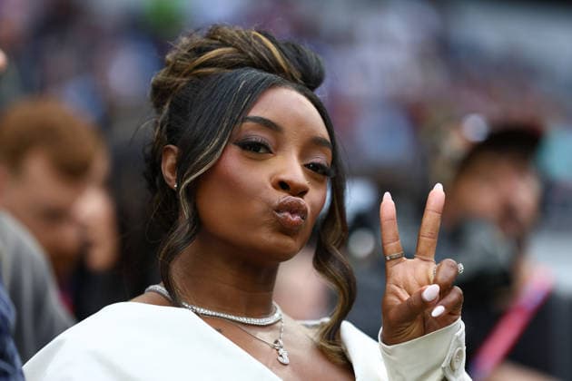 October 4, 2026, London, England, United Kingdom: US artistic gymnastics legends SIMONE BILES attends the NFL 2026 27 regular season matchday 4 between INDIANAPOLIS COLTS and WASHINGTON COMMANDERS at the Tottenham Hotspur Stadium in London, United Kingdom. London United Kingdom  - ZUMAc179 20261004_zep_c179_013 Copyright: xMickaelxChavetx