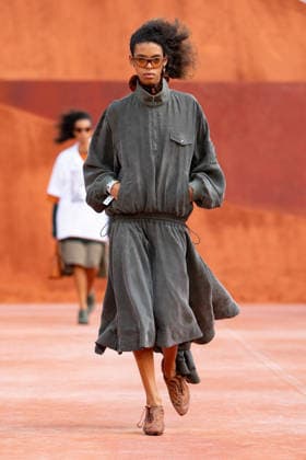 PFW Lacoste - Runway LZ A model walks the runway during the Lacoste Womenswear Spring Summer 2027 show as part of Paris Fashion Week on October 4, 2026 at Roland Garros in Paris, France. Photo by Laurent Zabulon ABACAPRESS.COM  Copyright: xZabulonxLaurent ABACAx