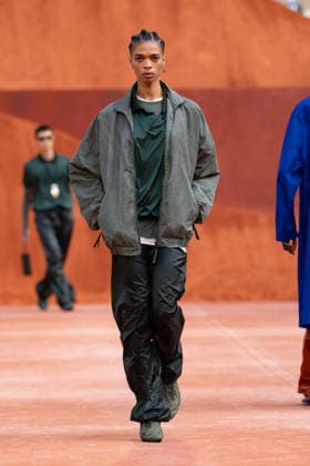 PFW Lacoste - Runway LZ A model walks the runway during the Lacoste Womenswear Spring Summer 2027 show as part of Paris Fashion Week on October 4, 2026 at Roland Garros in Paris, France. Photo by Laurent Zabulon ABACAPRESS.COM  Copyright: xZabulonxLaurent ABACAx