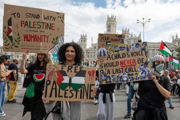 October 4, 2026, Madrid, Spain: Demonstrators carry signs during a pro-Palestine demonstration.The RESCOP platform (Solidarity Network against the Occupation of Palestine) has called for a nationwide demonstration in solidarity with Palestine, backed by trade union organizations such as the General Confederation of Labor (CGT). The protest is organized under the slogan The genocide continues and aims to draw attention to the ongoing situation faced by the Palestinian population. Madrid Spain - ZUMAs197 20261004_aaa_s197_024 Copyright: xDavidxCanalesx
