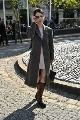 PFW Miu Miu Outside Arrivals Guest arriving at the Miu Miu show during Paris Fashion Week, in Paris, France on 4 October 2026. Photo by Julien Reynaud APS-Medias ABACAPRESS.COM Paris France  Copyright: xReynaudxJulien APS-Medias ABACAx