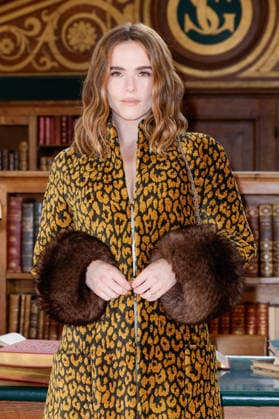 Zoey Deutch at the photocall for the Valentino Women s Ready-to-Wear Spring Summer 2027 show during Paris Fashion Week (PFW) in Paris, France, on October 4, 2026. Olivier Borde, bestimage. Photocall at the Valentino Women’s Ready-to-Wear Spring Summer 2027 show as part of Paris Fashion Week on October 4, 2026, in Paris, France. Paris, France  Copyright: xOLIVIERxBORDEx xBESTIMAGExOLIVIERxBORDEx xBESTIMAGEx