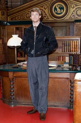 Joe Alwyn at the photocall for the Valentino Women s Ready-to-Wear Spring Summer 2027 show during Paris Fashion Week (PFW) in Paris, France, on October 4, 2026. Olivier Borde, bestimage. Photocall at the Valentino Women’s Ready-to-Wear Spring Summer 2027 show as part of Paris Fashion Week on October 4, 2026, in Paris, France. Paris, France  Copyright: xOLIVIERxBORDEx xBESTIMAGExOLIVIERxBORDEx xBESTIMAGEx