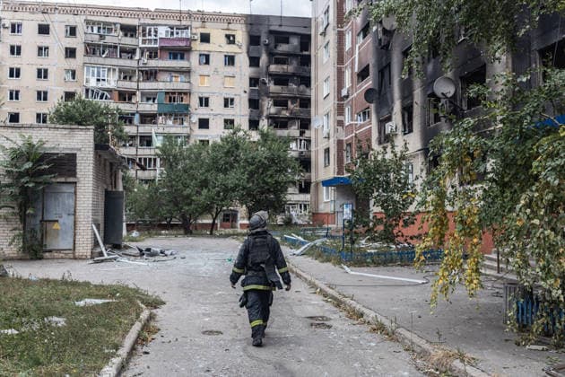 Aftermath of Russian attack on Ukraine s Kramatorsk KRAMATORSK, UKRAINE - OCTOBER 4: A Ukrainian firefighter walks past a burnt-out and damaged building following several Russian attacks on a residential area in Kramatorsk, Ukraine, 4 October 2026 Diego Herrera Carcedo Anadolu Kramatorsk Ukraine. Editorial use only. Please get in touch for any other usage.  Copyright: x2026xAnadoluxDiegoxHerreraxCarcedox