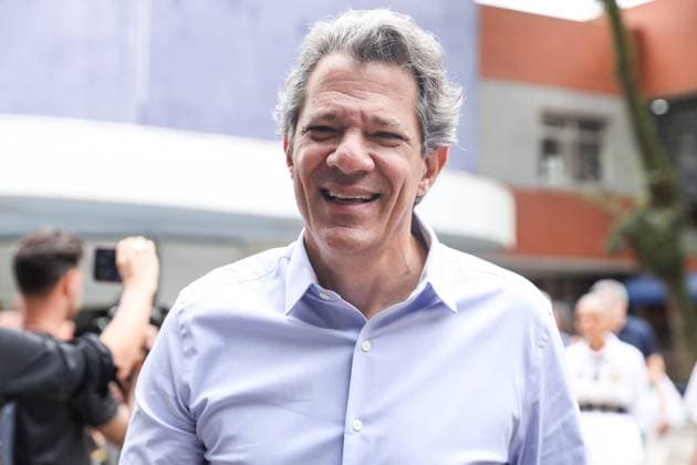 Geraldo Alckmin votes at a school in the southern zone of Sao Paulo. Candidate for governor of Sao Paulo, Fernando Haddad (PT) accompanies the Vice-President of the Republic and candidate for re-election, Geraldo Alckmin (PSB) in voting at the Santo Americo school, in the southern zone of Sao Paulo, this Sunday, October 4, 2026. SAO PAULO BRAZIL BRA Copyright: xMARINAxUEZIMAx
