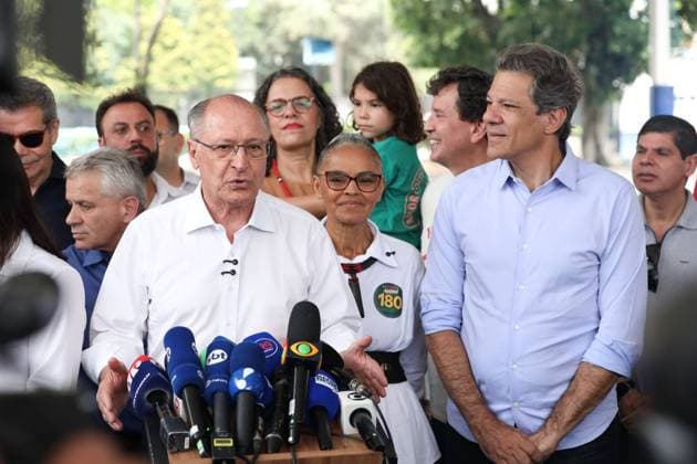 Geraldo Alckmin votes at a school in the southern zone of Sao Paulo. Vice-President of the Republic of Brazil and candidate for re-election, Geraldo Alckmin (PSB) votes at Colegio Santo Americo, in the southern zone of Sao Paulo, this Sunday, October 4, 2026. SAO PAULO BRAZIL BRA Copyright: xMARINAxUEZIMAx