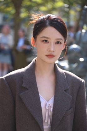 Guest at the Miu Miu Women’s Ready-to-Wear Spring Summer 2027 fashion show during Paris Fashion Week (PFW) on October 4, 2026. Denis Guignebourg, Bestimage. Miu Miu Women’s’s Ready-to-Wear Collection Spring Summer 2027 at Paris Fashion Week (PFW) on October 4, 2026, Paris, France  Copyright: xDenisxGuignebourgx xBestimagexDenisxGuignebourgx xBestimagex