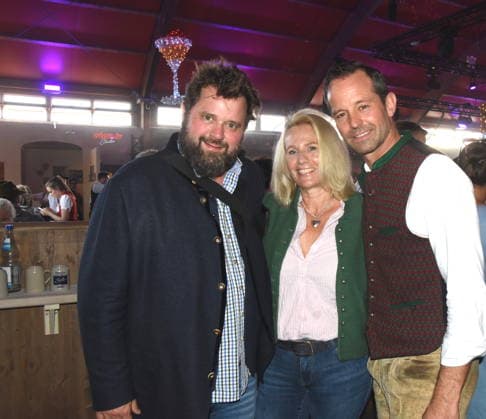 München 04.10. 2026 Theresienwiesn Oktoberfest im Bodos Cafe Bar Zelt Antoine Monot Junj. Schauspieler Stefanie Sick Otto Lindinger Bodos Cafe Bar Wirt Foto München