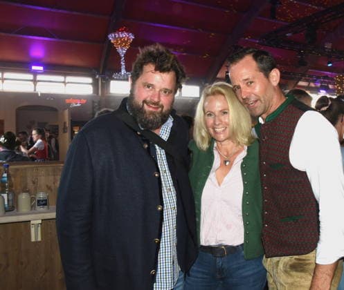 München 04.10. 2026 Theresienwiesn Oktoberfest im Bodos Cafe Bar Zelt Antoine Monot Junj. Schauspieler Stefanie Sick Otto Lindinger Bodos Cafe Bar Wirt Foto München