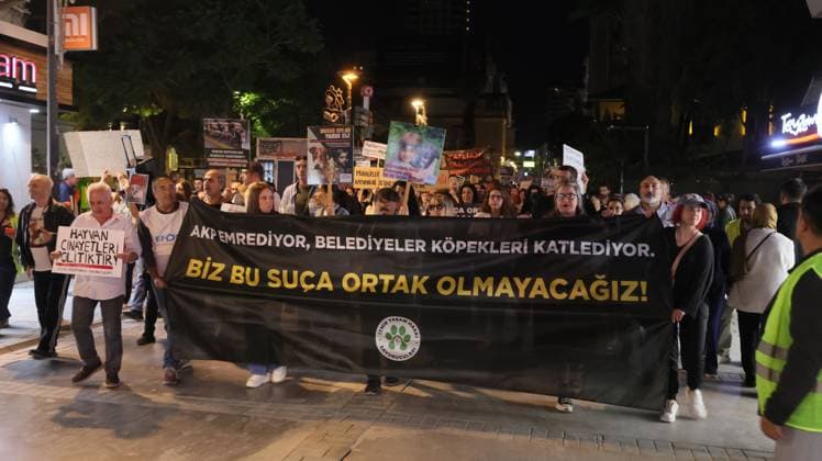 Animal Rights Activists Formed Human Chain In Izmir Against Euthanasia Law IZMIR, TURKEY OCTOBER 4, 2026: Animal rights activists staged a protest in Izmir on World Animal Protection Day, opposing the decision to round up and euthanize stray animals. Members of the Izmir Right to Life Advocates gathered in front of Alsancak Train Station in the Konak district and protested against the Law Amending the Animal Protection Act, which was passed by the Grand National Assembly of Turkey on July 30, 2024, published in the Official Gazette on August 2, 2024, and entered into force. Activists marched from Alsancak Station along Cyprus Martyrs Street before gathering in front of the Türkan Saylan Cultural Center. Chanting slogans including No Copyright: x xTurgayxKilicx xJNAxPressx