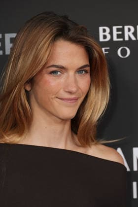 October 4, 2026, Santa Monica, California, USA: Chloe East at The Barbara Berlanti Heroes Gala Benefitting F Cancer at Barker Hangar Santa Monica USA  - ZUMAg107 20261004_zep_g107_036 Copyright: xNinaxPrommerx