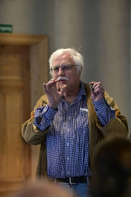 Rainer Michel bei der Gesprächsrunde: rüber kommen - Ost-West-Kunstgespräche im Salon-Format - eine Hommage an Ida Dehmel im Literaturhaus Alte Synagoge. Görlitz, 04.10.2026 Copyright: xMatthiasxWehnertx