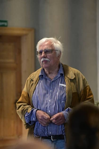 Rainer Michel bei der Gesprächsrunde: rüber kommen - Ost-West-Kunstgespräche im Salon-Format - eine Hommage an Ida Dehmel im Literaturhaus Alte Synagoge. Görlitz, 04.10.2026 Copyright: xMatthiasxWehnertx