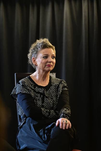 Sabine Wagner bei der Gesprächsrunde: rüber kommen - Ost-West-Kunstgespräche im Salon-Format - eine Hommage an Ida Dehmel im Literaturhaus Alte Synagoge. Görlitz, 04.10.2026 Copyright: xMatthiasxWehnertx