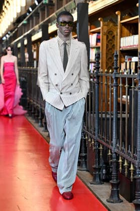 PFW Valentino Runway A model walks the runway at the Valentino show during Paris Fashion Week, in Paris, France on 4 October 2026. Photo by Julien Reynaud APS-Medias ABACAPRESS.COM Paris France  Copyright: xReynaudxJulien APS-Medias ABACAx