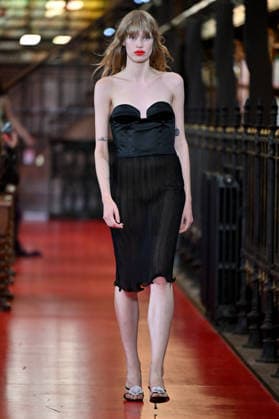 PFW Valentino Runway A model walks the runway at the Valentino show during Paris Fashion Week, in Paris, France on 4 October 2026. Photo by Julien Reynaud APS-Medias ABACAPRESS.COM Paris France  Copyright: xReynaudxJulien APS-Medias ABACAx