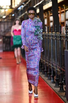 PFW Valentino Runway A model walks the runway at the Valentino show during Paris Fashion Week, in Paris, France on 4 October 2026. Photo by Julien Reynaud APS-Medias ABACAPRESS.COM Paris France  Copyright: xReynaudxJulien APS-Medias ABACAx