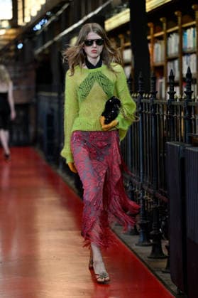 PFW Valentino Runway A model walks the runway at the Valentino show during Paris Fashion Week, in Paris, France on 4 October 2026. Photo by Julien Reynaud APS-Medias ABACAPRESS.COM Paris France  Copyright: xReynaudxJulien APS-Medias ABACAx