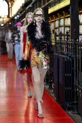 PFW Valentino Runway A model walks the runway at the Valentino show during Paris Fashion Week, in Paris, France on 4 October 2026. Photo by Julien Reynaud APS-Medias ABACAPRESS.COM Paris France  Copyright: xReynaudxJulien APS-Medias ABACAx