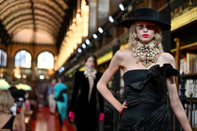 PFW Valentino Runway A model walks the runway at the Valentino show during Paris Fashion Week, in Paris, France on 4 October 2026. Photo by Julien Reynaud APS-Medias ABACAPRESS.COM Paris France  Copyright: xReynaudxJulien APS-Medias ABACAx