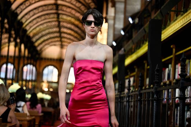 PFW Valentino Runway A model walks the runway at the Valentino show during Paris Fashion Week, in Paris, France on 4 October 2026. Photo by Julien Reynaud APS-Medias ABACAPRESS.COM Paris France  Copyright: xReynaudxJulien APS-Medias ABACAx