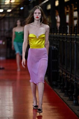 PFW Valentino Runway A model walks the runway at the Valentino show during Paris Fashion Week, in Paris, France on 4 October 2026. Photo by Julien Reynaud APS-Medias ABACAPRESS.COM Paris France  Copyright: xReynaudxJulien APS-Medias ABACAx