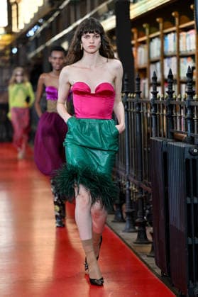 PFW Valentino Runway A model walks the runway at the Valentino show during Paris Fashion Week, in Paris, France on 4 October 2026. Photo by Julien Reynaud APS-Medias ABACAPRESS.COM Paris France  Copyright: xReynaudxJulien APS-Medias ABACAx