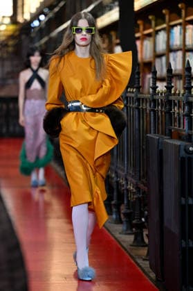 PFW Valentino Runway A model walks the runway at the Valentino show during Paris Fashion Week, in Paris, France on 4 October 2026. Photo by Julien Reynaud APS-Medias ABACAPRESS.COM Paris France  Copyright: xReynaudxJulien APS-Medias ABACAx