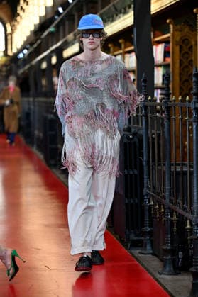 PFW Valentino Runway A model walks the runway at the Valentino show during Paris Fashion Week, in Paris, France on 4 October 2026. Photo by Julien Reynaud APS-Medias ABACAPRESS.COM Paris France  Copyright: xReynaudxJulien APS-Medias ABACAx