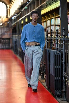 PFW Valentino Runway A model walks the runway at the Valentino show during Paris Fashion Week, in Paris, France on 4 October 2026. Photo by Julien Reynaud APS-Medias ABACAPRESS.COM Paris France  Copyright: xReynaudxJulien APS-Medias ABACAx