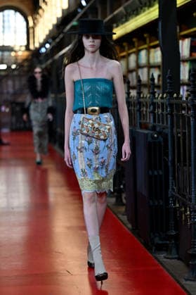 PFW Valentino Runway A model walks the runway at the Valentino show during Paris Fashion Week, in Paris, France on 4 October 2026. Photo by Julien Reynaud APS-Medias ABACAPRESS.COM Paris France  Copyright: xReynaudxJulien APS-Medias ABACAx