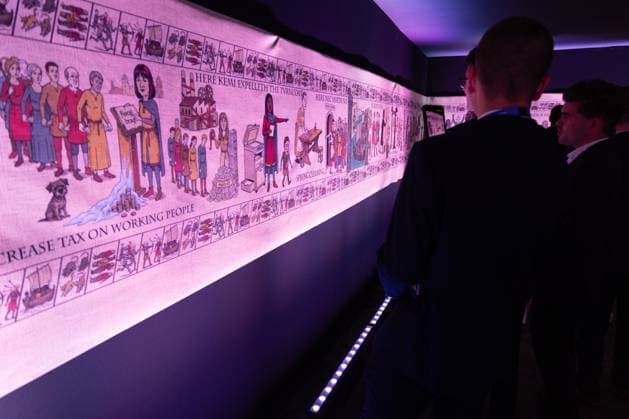 British Conservative Party annual conference 2026, Day 1, Birmingham, UK - 04 Oct 2026 Delegates look at the large Bayeux tapestry influenced Birmingham Tapestry , mocking political opponents, on day one of the British Conservative Party annual conference at the International Convention Centre (ICC) in Birmingham The British Conservative Party holds it’s annual conference at the International Convention Centre (ICC) in Birmingham Birmingham United Kingdom Copyright: xPhilxLewisx xSOPAxImagesx Phil-Lewis-1456350