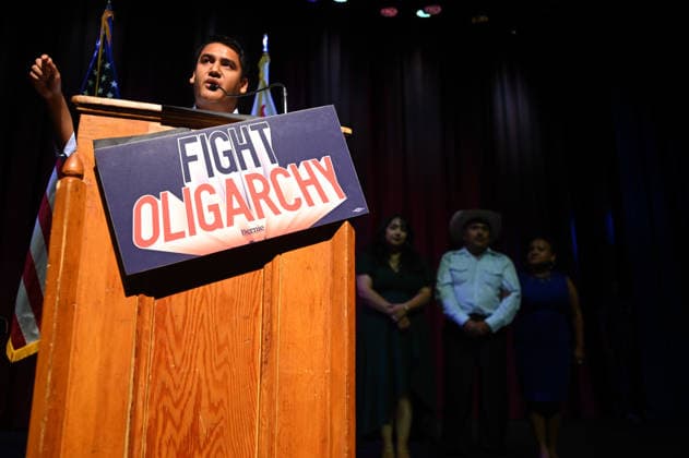 October 4, 2026, Bakersfield, California, USA: Bakersfield, California, U.S. - US Congressional candidate from the Central Valley spoke at the rally. Bernie Sanders hosted a Fighting Oligarchy rally in Bakersfield Calif. Sunday afternoon. Bakersfield USA  - ZUMAw332 20261004_aap_w332_009 Copyright: xNealxWatersx