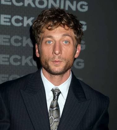 October 4, 2026, New York, New York, USA: Actor JEREMY ALLEN WHITE seen during the red carpet arrivals at the World Premiere of The Social Reckoning held at the Regal Union Square Theater. New York USA  - ZUMAk03_ 20261004_zaf_k03_070 Copyright: xNancyxKaszermanx