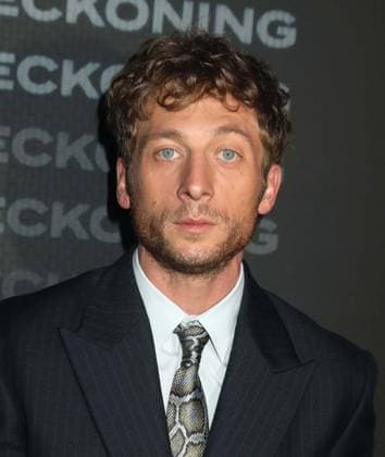 October 4, 2026, New York, New York, USA: Actor JEREMY ALLEN WHITE seen during the red carpet arrivals at the World Premiere of The Social Reckoning held at the Regal Union Square Theater. New York USA  - ZUMAk03_ 20261004_zaf_k03_071 Copyright: xNancyxKaszermanx