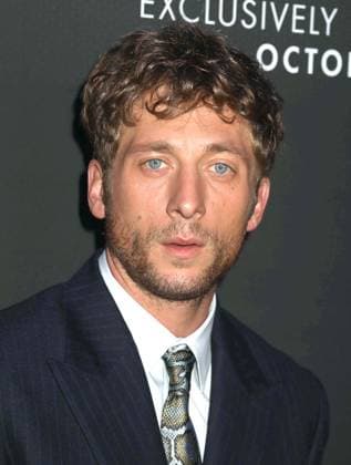 October 4, 2026, New York, New York, USA: Actor JEREMY ALLEN WHITE seen during the red carpet arrivals at the World Premiere of The Social Reckoning held at the Regal Union Square Theater. New York USA  - ZUMAk03_ 20261004_zaf_k03_075 Copyright: xNancyxKaszermanx
