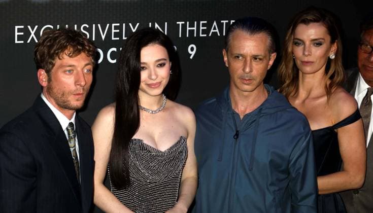 October 4, 2026, New York, New York, USA: Actors JEREMY ALLEN WHITE, MIKEY MADISON, JEREMY STRONG, and BETTY GILPIN seen during the red carpet arrivals at the World Premiere of The Social Reckoning held at the Regal Union Square Theater. New York USA  - ZUMAk03_ 20261004_zaf_k03_087 Copyright: xNancyxKaszermanx