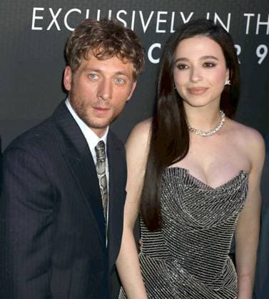 October 4, 2026, New York, New York, USA: Actors JEREMY ALLEN WHITE and MIKEY MADISON seen during the red carpet arrivals at the World Premiere of The Social Reckoning held at the Regal Union Square Theater. New York USA  - ZUMAk03_ 20261004_zaf_k03_094 Copyright: xNancyxKaszermanx