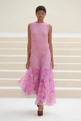 PFW - Akris Runway A model walks the runway during the Akris Womenswear Spring Summer 2027 show as part of Paris Fashion Week on October 04, 2026 in Paris, France. Photo by Alain-Gil Gonzalez ABACAPRESS.COM Paris France  Copyright: xGonzalezxAlain-Gil ABACAx