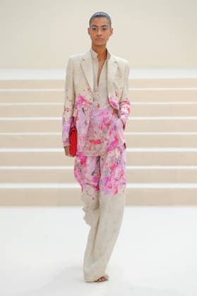 PFW - Akris Runway A model walks the runway during the Akris Womenswear Spring Summer 2027 show as part of Paris Fashion Week on October 04, 2026 in Paris, France. Photo by Alain-Gil Gonzalez ABACAPRESS.COM Paris France  Copyright: xGonzalezxAlain-Gil ABACAx