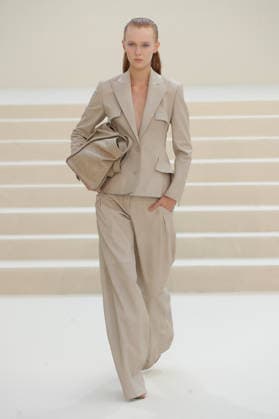 PFW - Akris Runway A model walks the runway during the Akris Womenswear Spring Summer 2027 show as part of Paris Fashion Week on October 04, 2026 in Paris, France. Photo by Alain-Gil Gonzalez ABACAPRESS.COM Paris France  Copyright: xGonzalezxAlain-Gil ABACAx