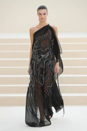 PFW - Akris Runway A model walks the runway during the Akris Womenswear Spring Summer 2027 show as part of Paris Fashion Week on October 04, 2026 in Paris, France. Photo by Alain-Gil Gonzalez ABACAPRESS.COM Paris France  Copyright: xGonzalezxAlain-Gil ABACAx