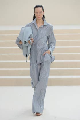 PFW - Akris Runway A model walks the runway during the Akris Womenswear Spring Summer 2027 show as part of Paris Fashion Week on October 04, 2026 in Paris, France. Photo by Alain-Gil Gonzalez ABACAPRESS.COM Paris France  Copyright: xGonzalezxAlain-Gil ABACAx