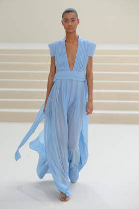 PFW - Akris Runway A model walks the runway during the Akris Womenswear Spring Summer 2027 show as part of Paris Fashion Week on October 04, 2026 in Paris, France. Photo by Alain-Gil Gonzalez ABACAPRESS.COM Paris France  Copyright: xGonzalezxAlain-Gil ABACAx